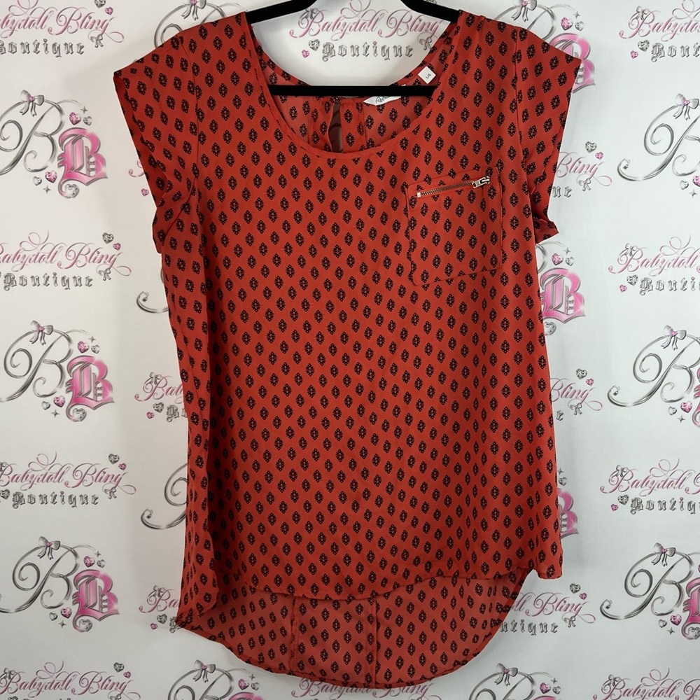 Reitmans blouse tshirt style geometric paisley Red and Black Patterned Blouse